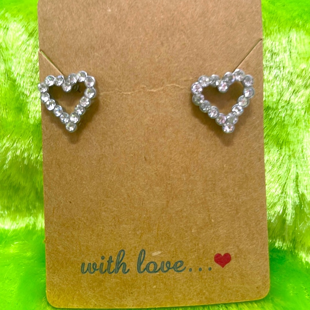 Blink Blink heart earrings